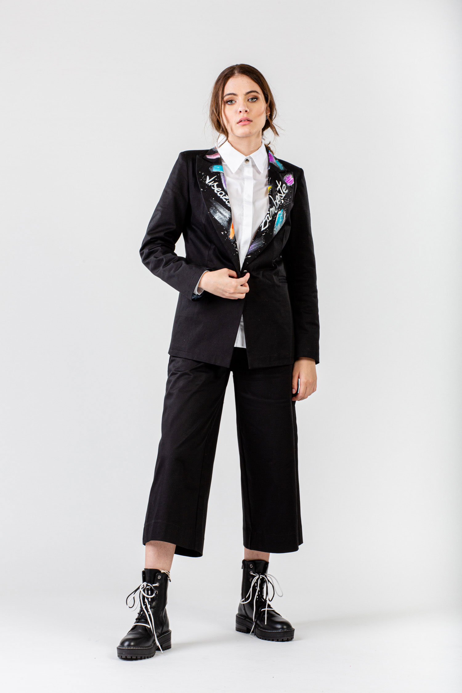 sacou-negru-guler-pictat-cara-1