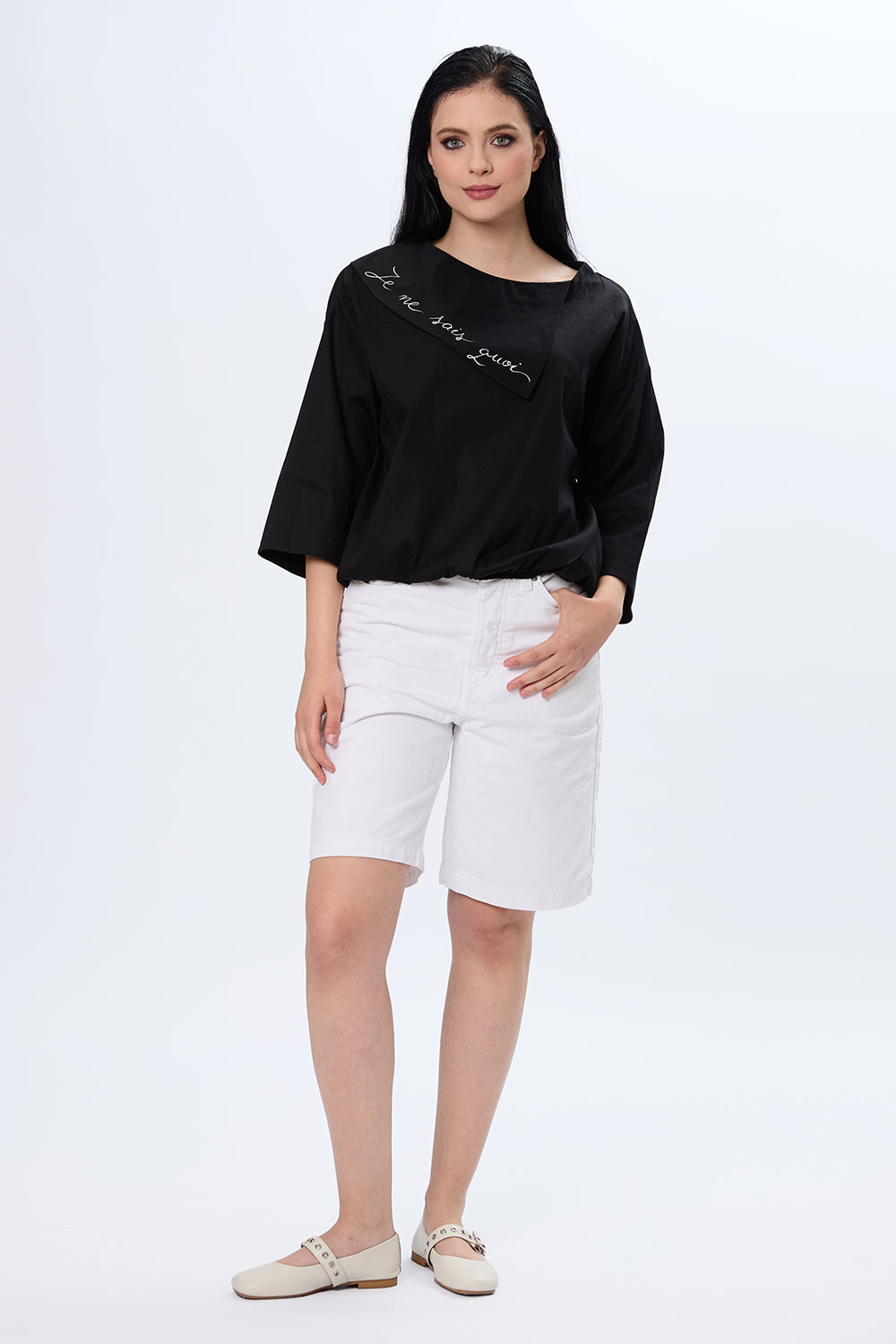 bluza-neagra-guler-asimetric-supradimensionat-pictata-manual-jnsq-1