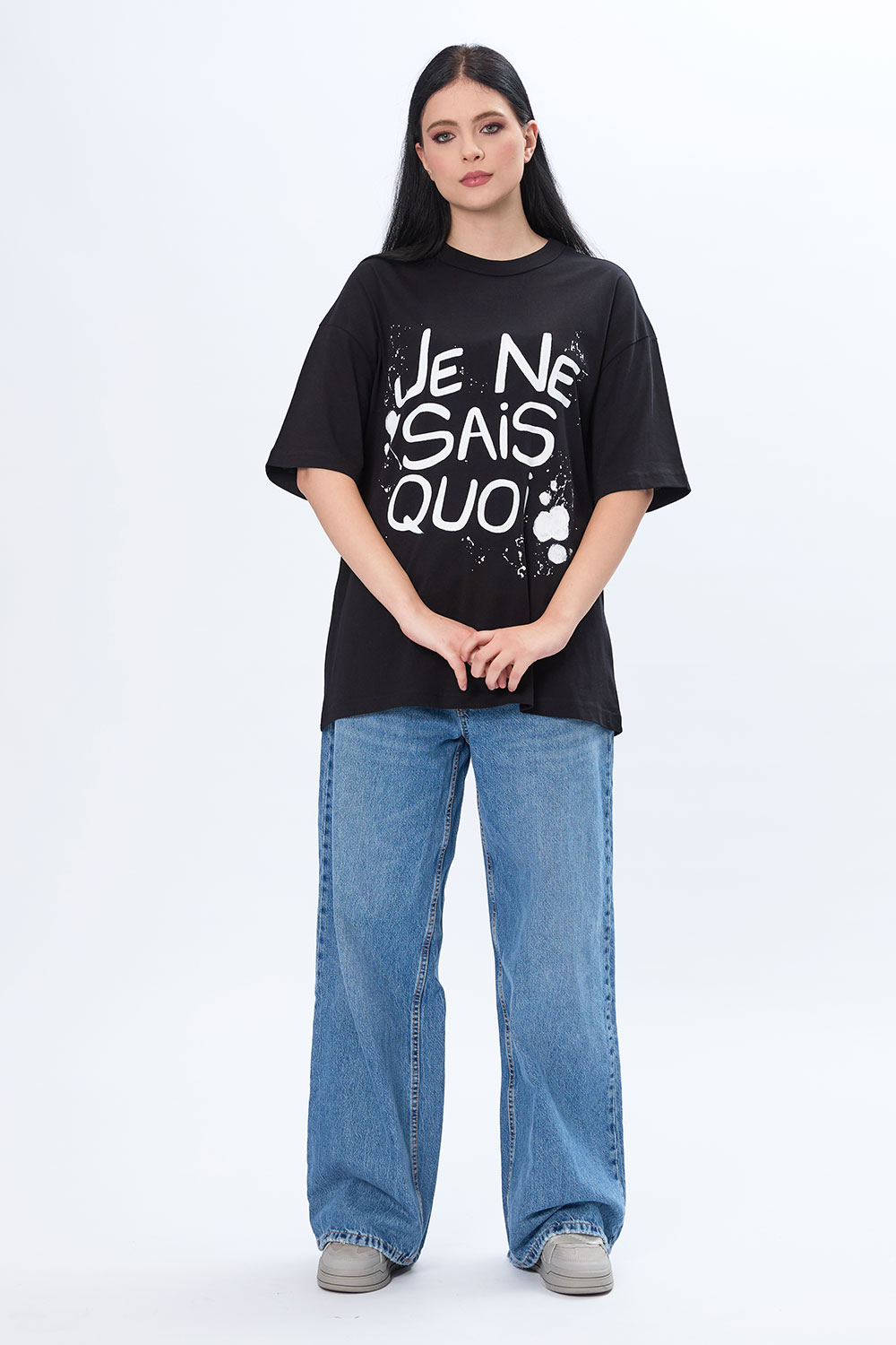 tricou-unisex-negru-pictat-manual-je-ne-sais-quoi-1