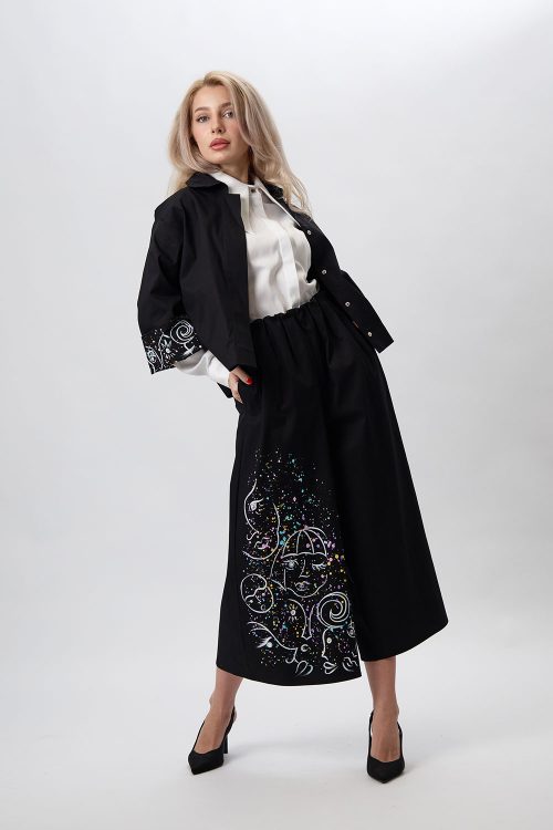 jacheta-neagra-pictata-manual-cu-mansete-opaline-1