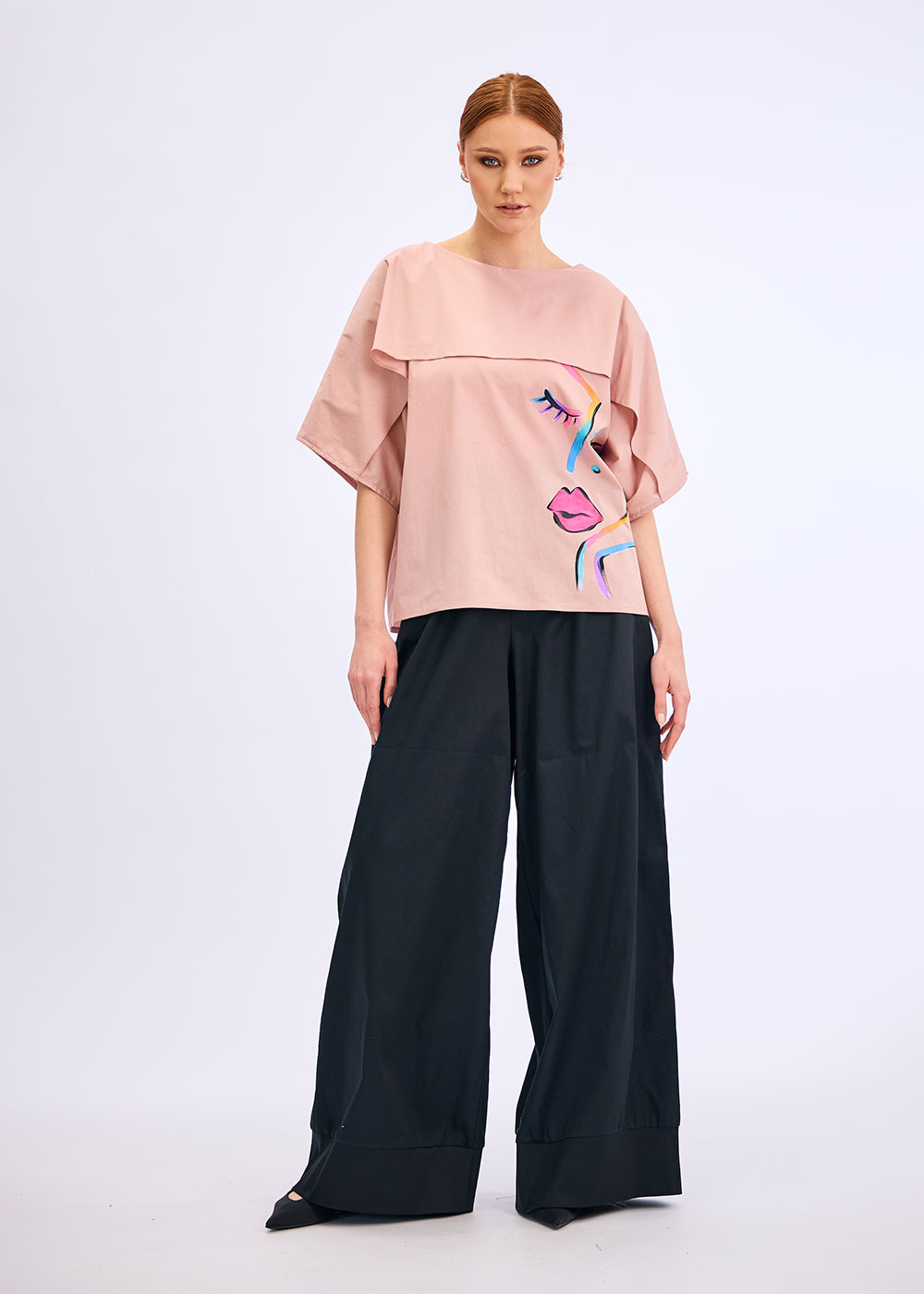 bluza-roz-pictata-manual-abstract-cu-capa-fluenta